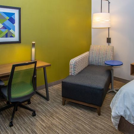 Holiday Inn Express Hotel & Suites Roseville - Galleria Area By Ihg Ngoại thất bức ảnh
