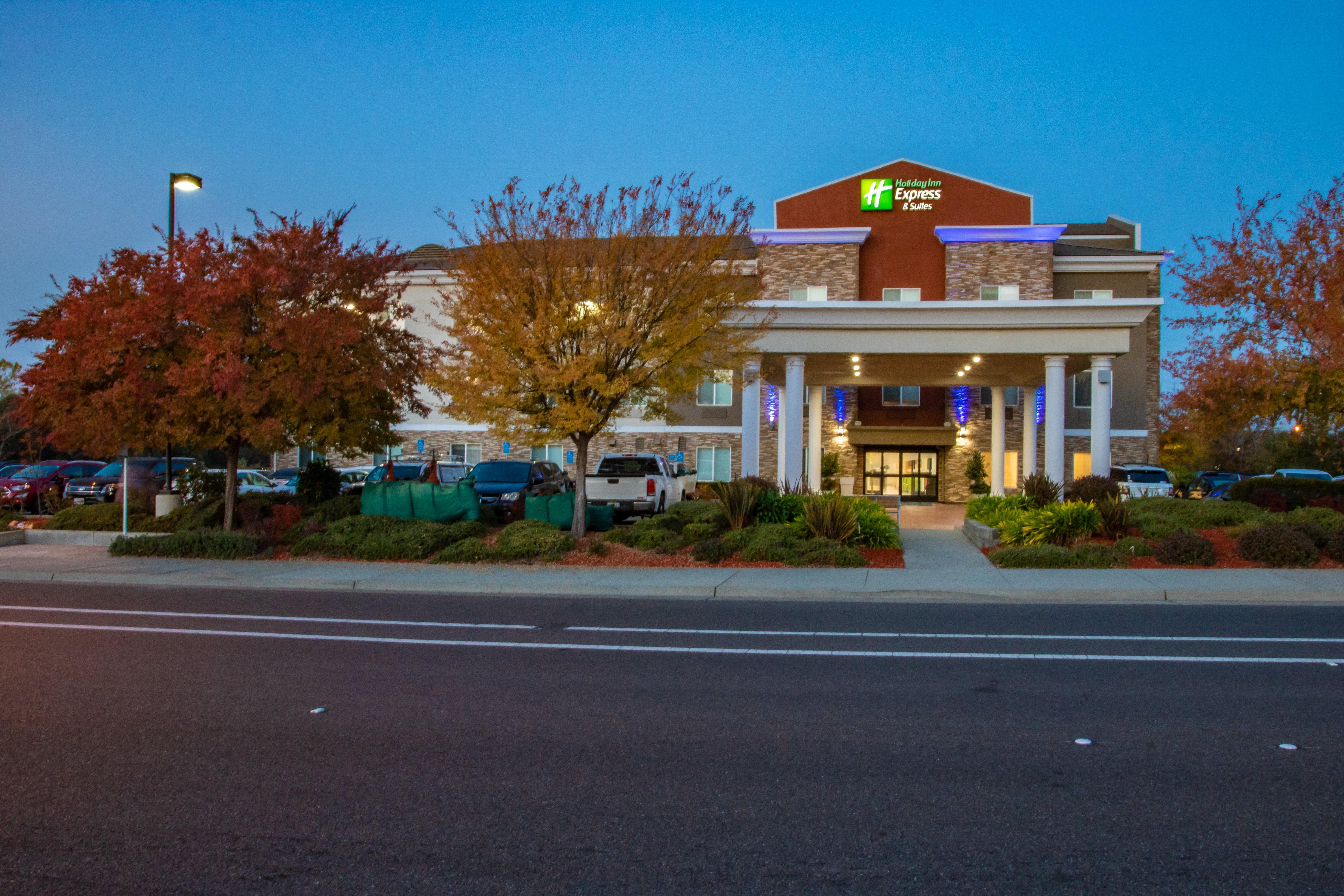 Holiday Inn Express Hotel & Suites Roseville - Galleria Area By Ihg Ngoại thất bức ảnh