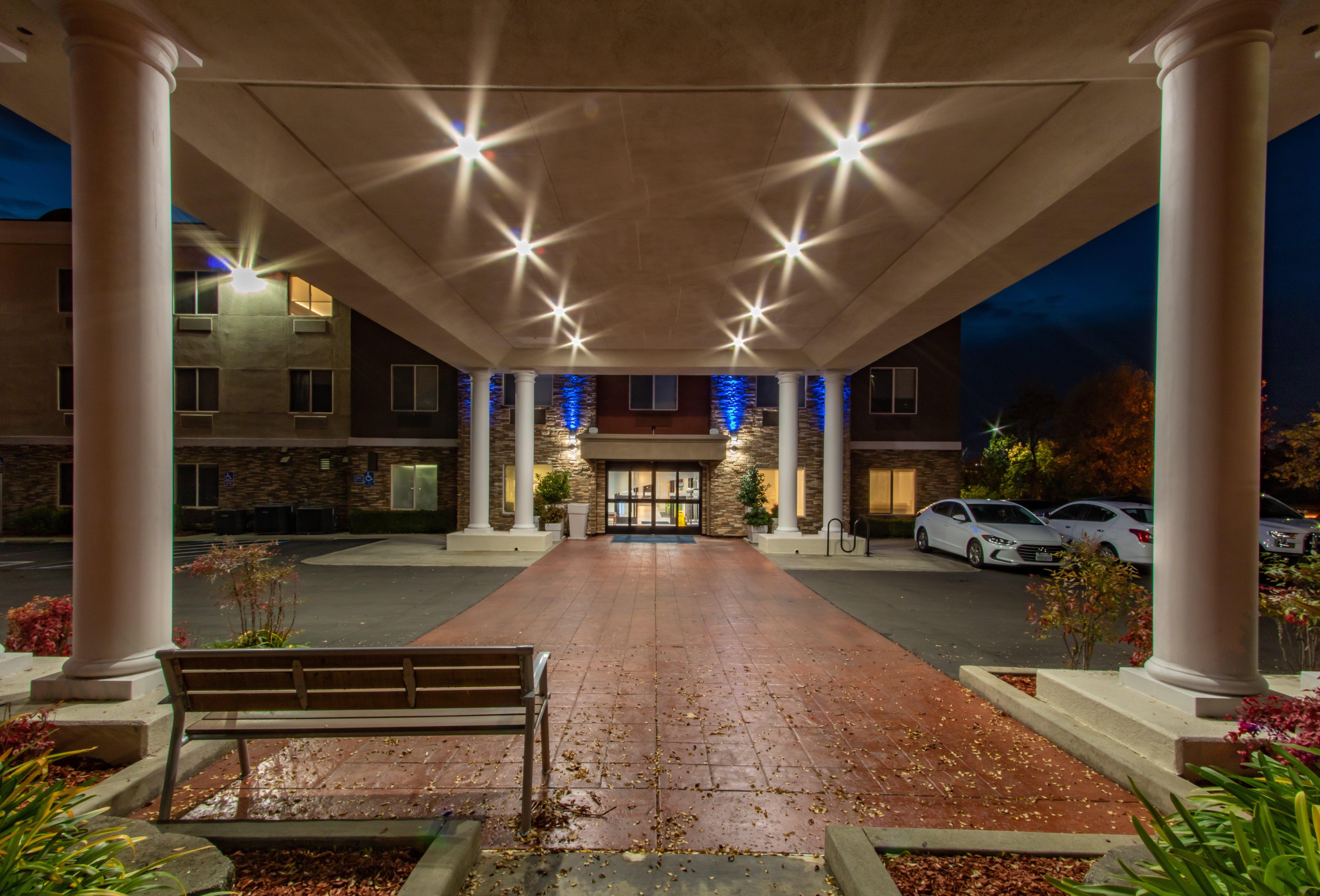 Holiday Inn Express Hotel & Suites Roseville - Galleria Area By Ihg Ngoại thất bức ảnh