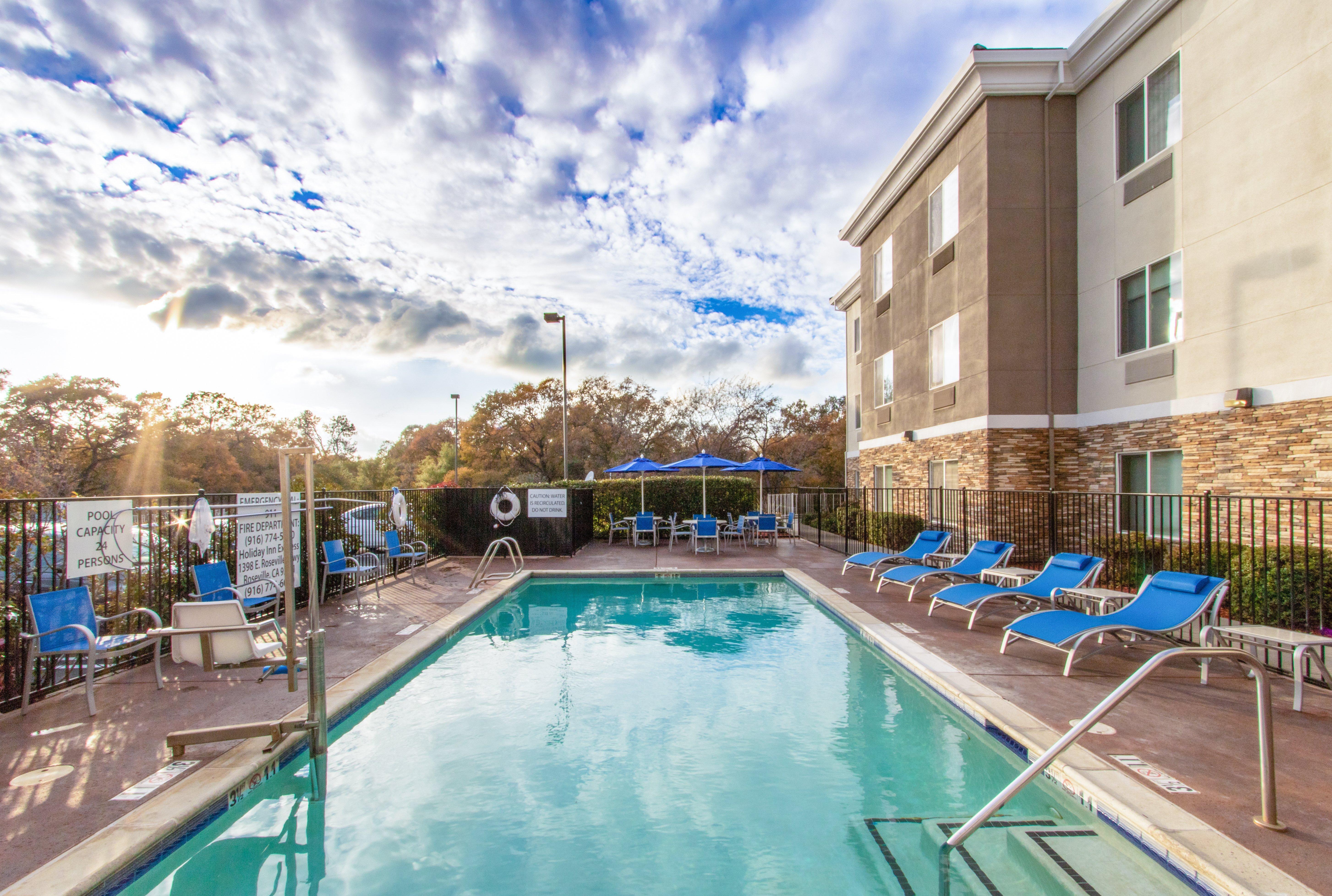 Holiday Inn Express Hotel & Suites Roseville - Galleria Area By Ihg Ngoại thất bức ảnh